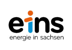 Freiwillige Feuerwehren trainieren mit ihren Einsatzfahrzeugen auf dem Sachsenring Freiwillige Feuerwehren trainieren mit ihren Einsatzfahrzeugen auf dem Sachsenring